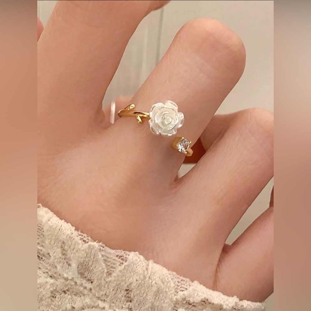 🌹 Gold and White Rose Adjustable Ring